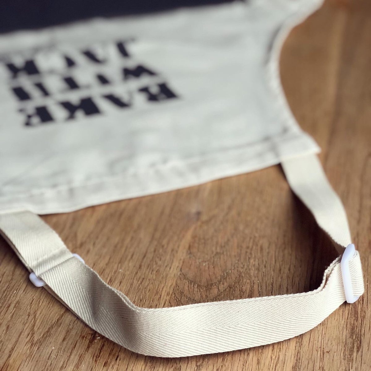 BakeWithJack's tweet image. BACK IN STOCK! ...the BWJ apron 🤗 bakewithjack.co.uk/shop/bake-with…