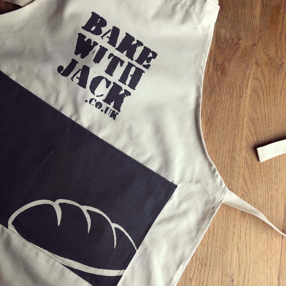 BakeWithJack's tweet image. BACK IN STOCK! ...the BWJ apron 🤗 bakewithjack.co.uk/shop/bake-with…
