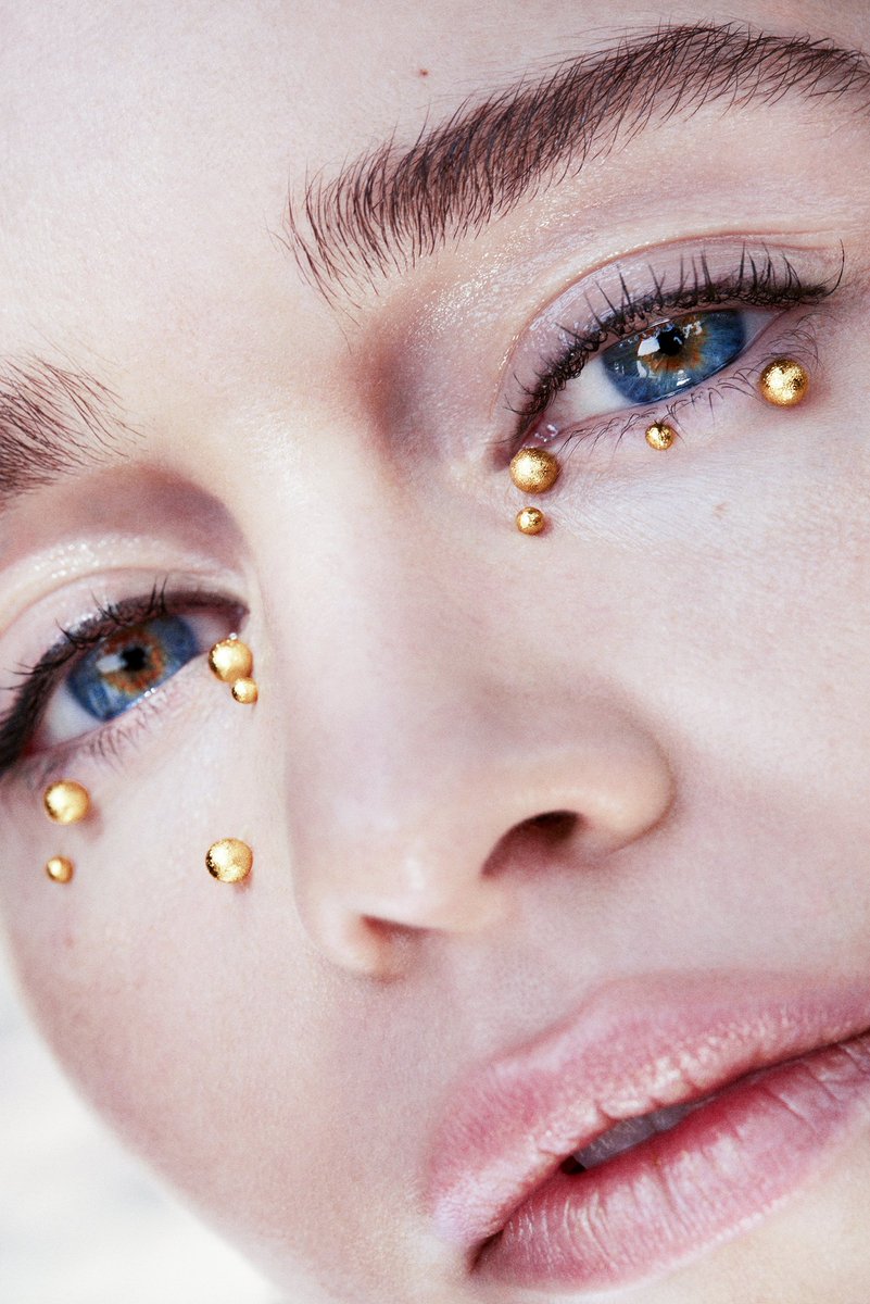 This is going to be a thread of emilias close ups from allure magazine!!! HER EYES JESUS CHRIST!!!