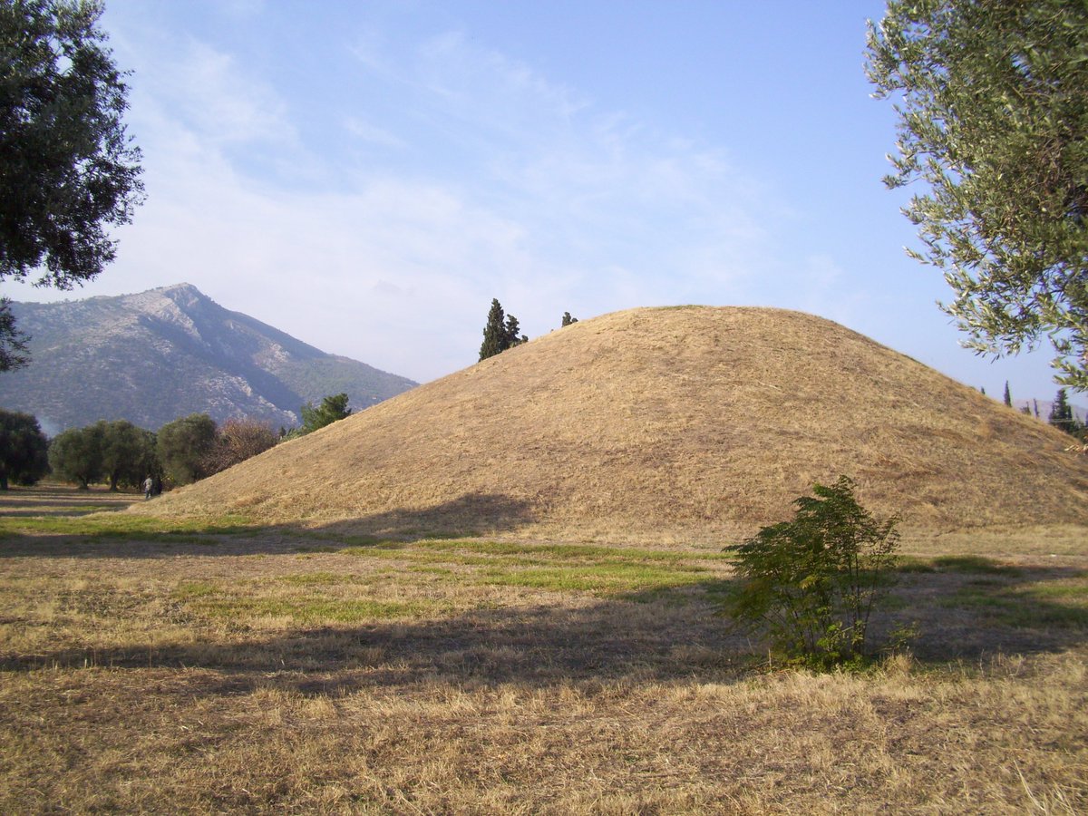 The archaeology of the Marathon mound marks it as different, set up in response to a resolved crisisWhitley argues it heroized the fallen soldiers who had valiantly fought off the invading Persians and preserved the early Athenian democracy/9