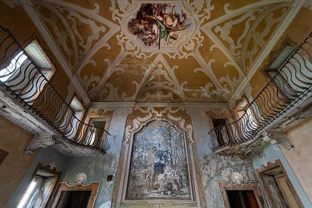 TLaconis's tweet photo. 🇨🇵 Le sanatorium des fous 🤪 Suite
Hier je vous présentais la façade ; aujourd'hui l'intérieur de ce même bâtiment !
Hôpital psychiatrique a la fin du 19eme siècle, prison fasciste durant la seconde guerre mondiale, ce n'est qu'à la fin du 20eme siècle que cet établissement f… https://t.co/TDyZoq6VvZ
