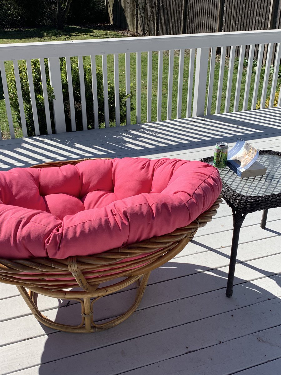 PwayEnglish's tweet photo. Setting up for today’s reading view. The weather couldn’t get any better than this! Get out there and take advantage, Pway! #getoutandread #ReadTogetherBeTogether https://t.co/1TOXu8duOB