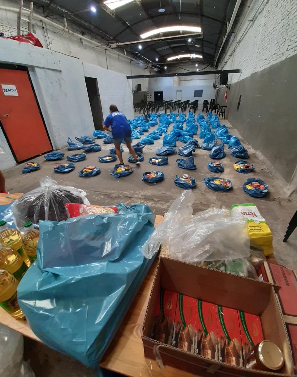 claudioebravo's tweet photo. Desde @acm_ccnv necesitamos urgente alimentos para poder seguir cocinando para las personas en situación de calle en CABA, a las autoridades @horaciorlarreta @diegosantilli @gcba les pedimos que nos ayuden, es urgente!! https://t.co/xaJddwe1Ir