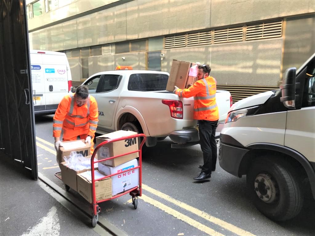 HS2ltd's tweet photo. HS2 #Euston contractors have donated protective clothing to near-by University College London Hospital @uclh. A @CostainGroup @SkanskaUKplc joint venture team gave masks, gloves, goggles, overshoes and sanitizer. For more on HS2 Ltd's wider response: https://t.co/cGDaVXjaV2 https://t.co/jCg2gz63Tv