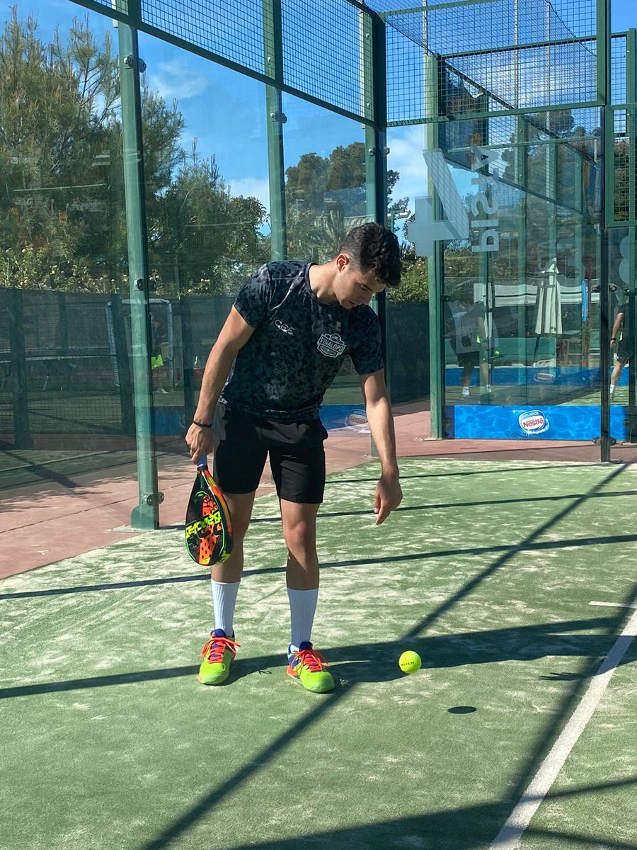 jorgeeg_8's tweet photo. CARLOS DELTELL
-No baja del monte
-Padel como profesion
-Aun no sabemos como tiene bachiller
-Policia a los 18 https://t.co/QPtZP4E8uS