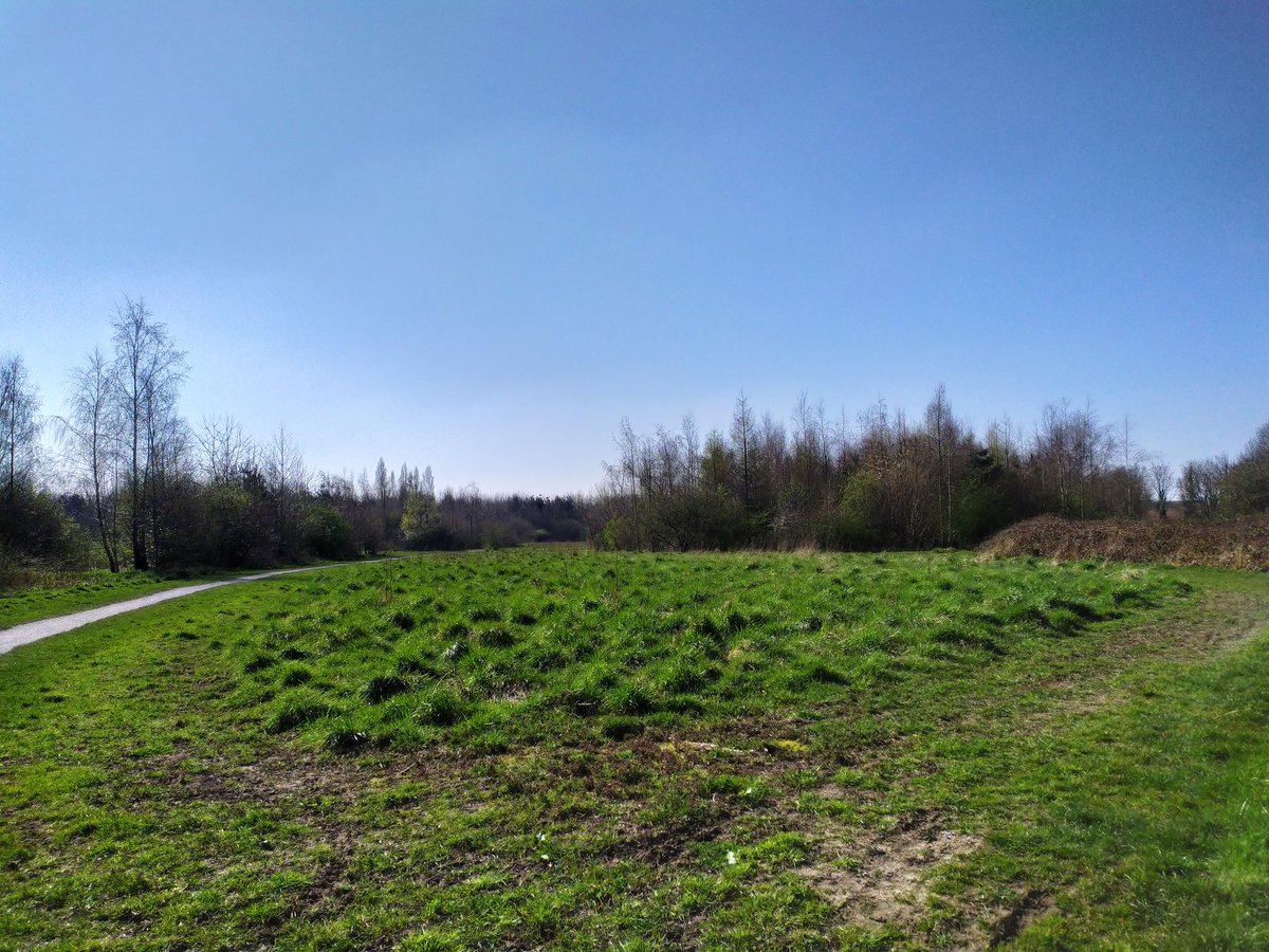 D_e_bz's tweet photo. Keeping myself sane in this lockdown &amp; doing some running. Why not when there's thisscenery &amp; sunshine to enjoy. Still mostly walking not running, but baby steps. Thanks @PlanetRockRadio for keeping me entertained out and about 😄 https://t.co/BynOXYDZi0