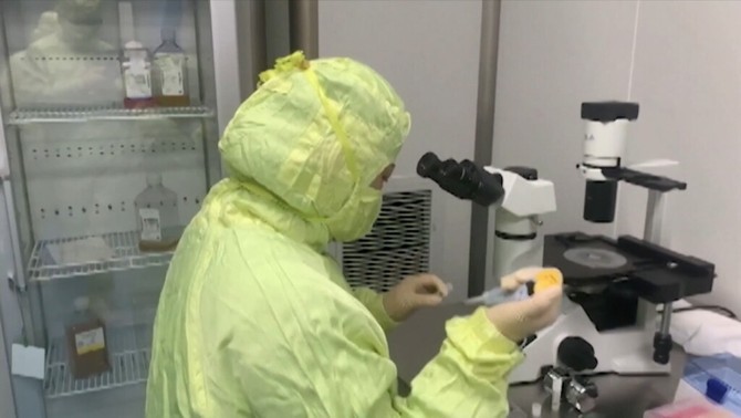 3CatInfo's tweet photo. Les poques mutacions del SARS-CoV-2 afavoreixen l'obtenció d'una vacuna
https://t.co/LTQM6q4jEh https://t.co/sckGoKVCuw