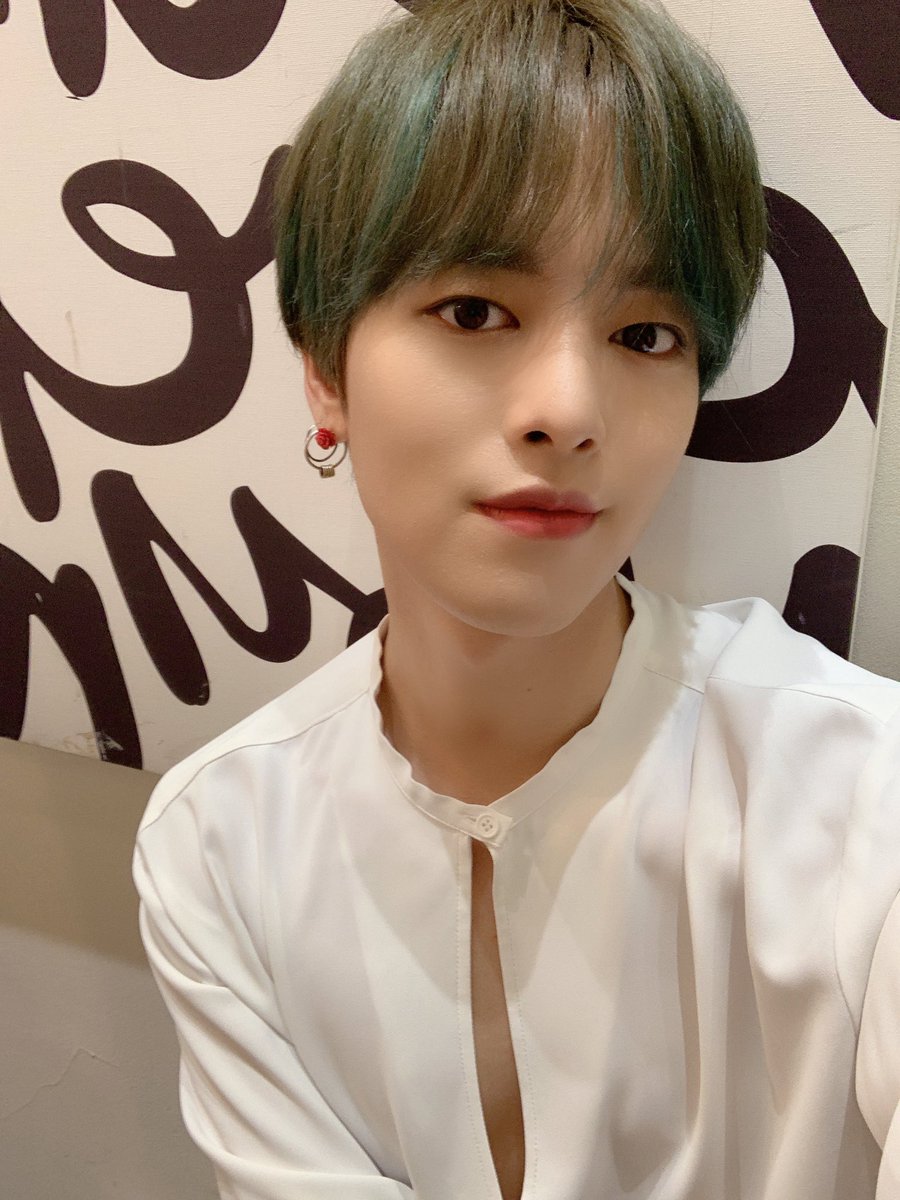 official_ONEUS's tweet photo. [#RAVN] 🔥🌹🌎🌙😈 투문 보고 싶다 https://t.co/e27TEmxXqw