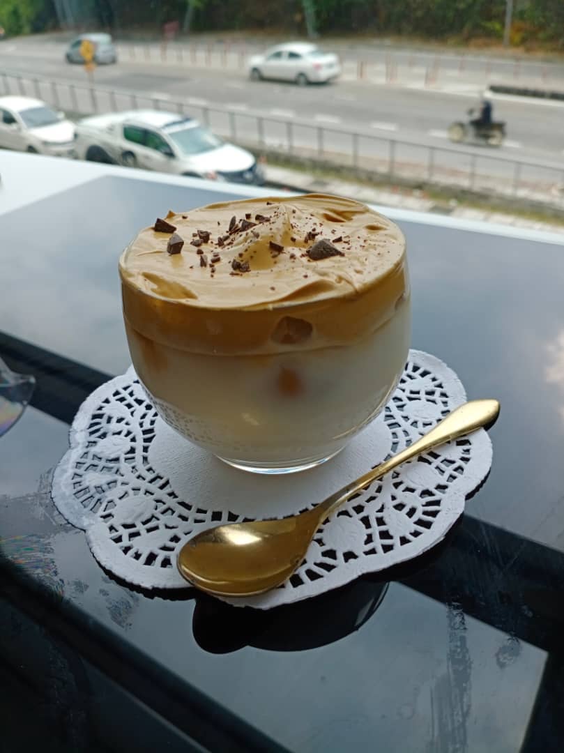 afahada_'s tweet photo. Dalgona Coffee😋
CL's, Ai Ning's and mine.
#coffee #dalgonacoffee #RMOeffect https://t.co/FZUkuKI9oN