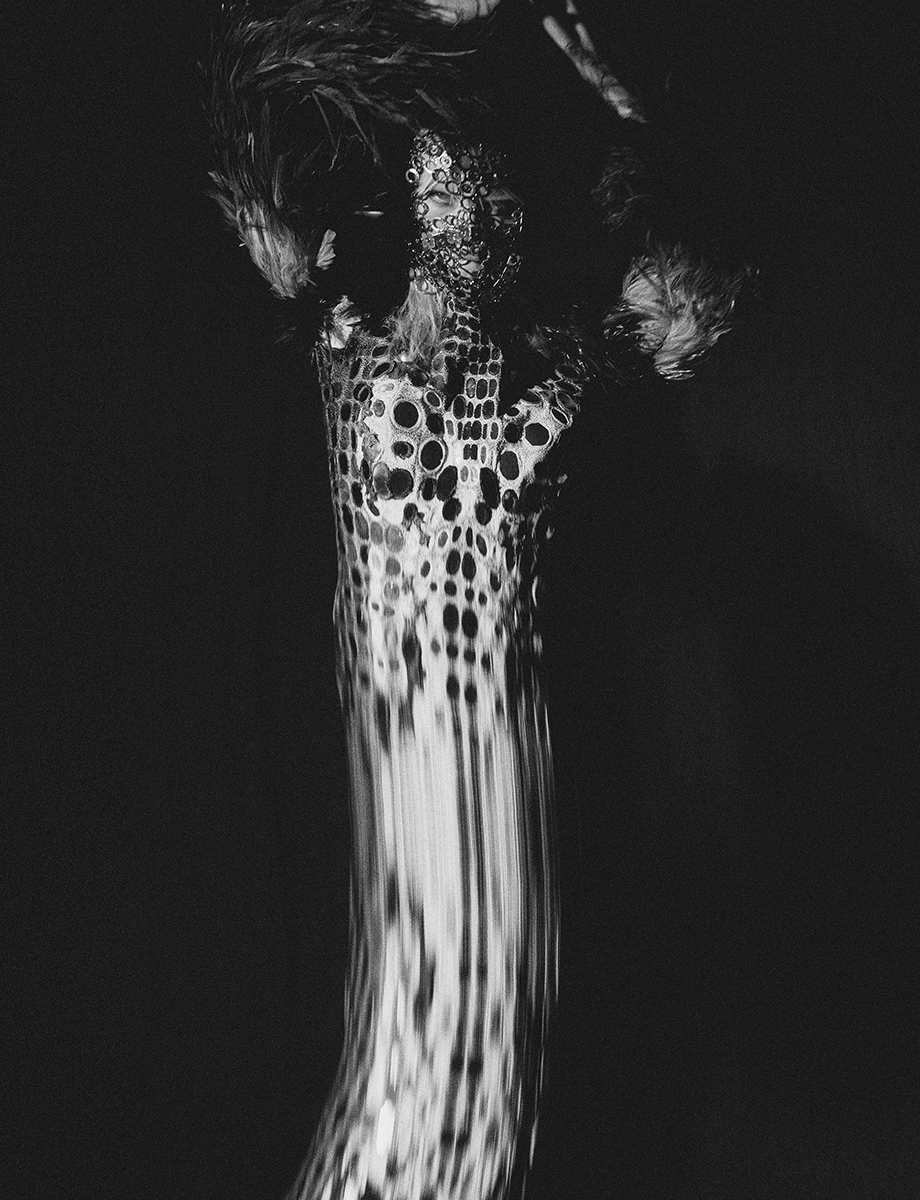 JPGaultier's tweet image. Haute-Couture distortion in #GaultierParis #AW19 for #HarpersBazaarKazakhstan.
Photographed by #YujiWatanabe.
Styled by #ShoheiKashima.