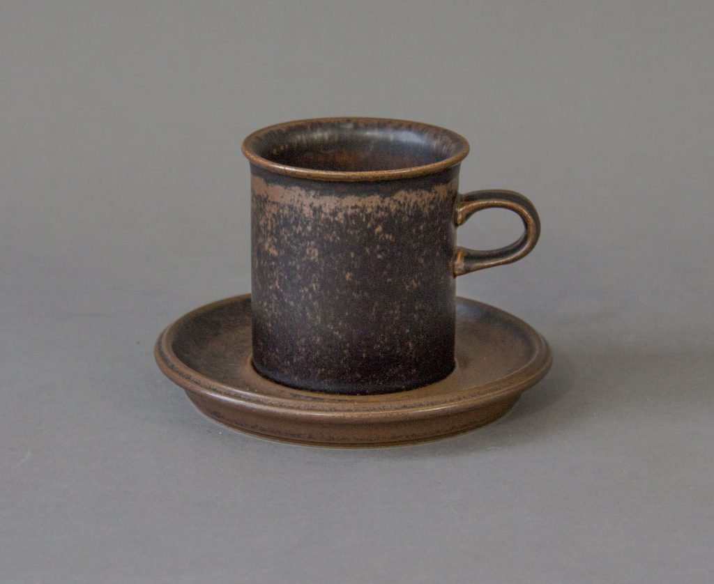 PaulusPorcelain's tweet photo. Ruska or Kaarna? An Arabia clarification – Dinnerware by Arabia is wildly popular. This comes as no surprise as it is the perfect example of mid century design ideas applied very well to dinnerware. It is very strong, well made and perha... https://t.co/Bun5ruwym4 https://t.co/I8B1uGHKnl