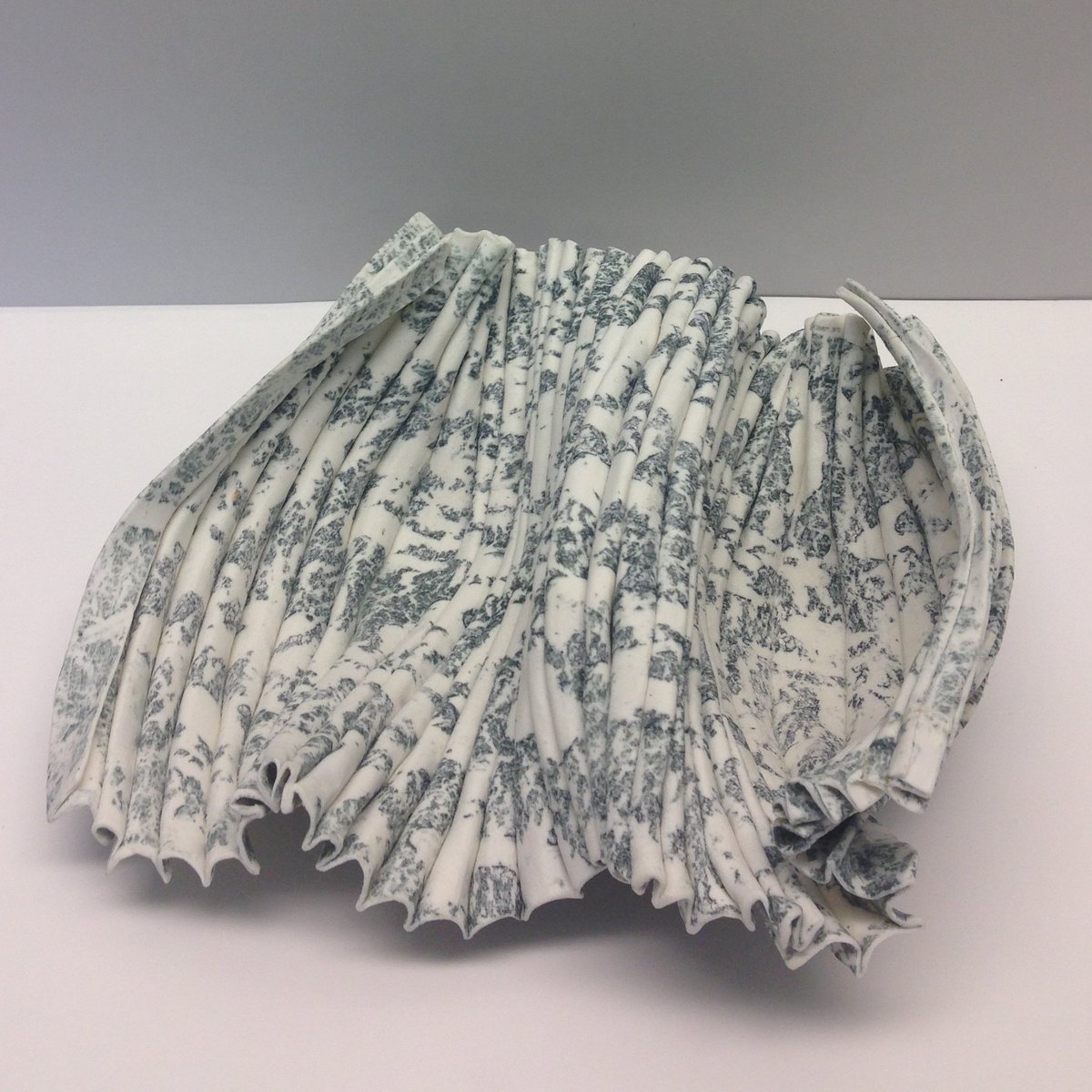 <a href="/YorkshireMuseum/">Yorkshire Museum</a> What about this stunning undulating form made of pleated porcelain paperclay with surface printed decoration making it look like a piece of folded fabric! Ceramic mind BLOWN! #PrettiestObject #CuratorBattle