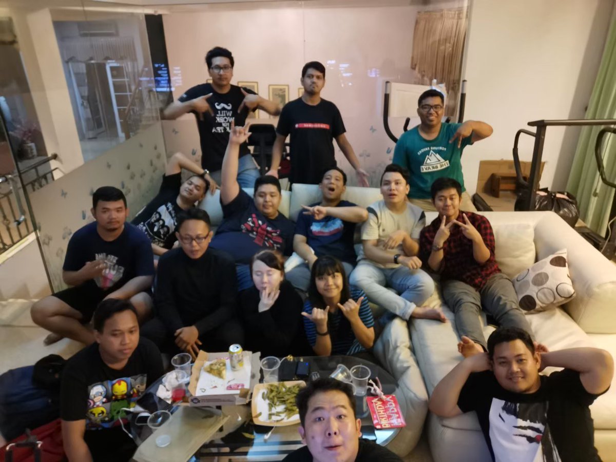 REZ 😭😭😭😭😭😭

Ya allah padahal udh mau janjian jalan2 bareng pas puasa menjelang idul fitri ke Jepang 😭😭😭

Sumpah nyesek dengernya n masih nggak percaya gw

Lu temen, sahabat, sekaligus guru gw rez

Selamat jalan <a href="/_Rezka/">Heisenberg</a> 
Gw nggak bakal lupain lu sampai kapanpun 😭😭😭