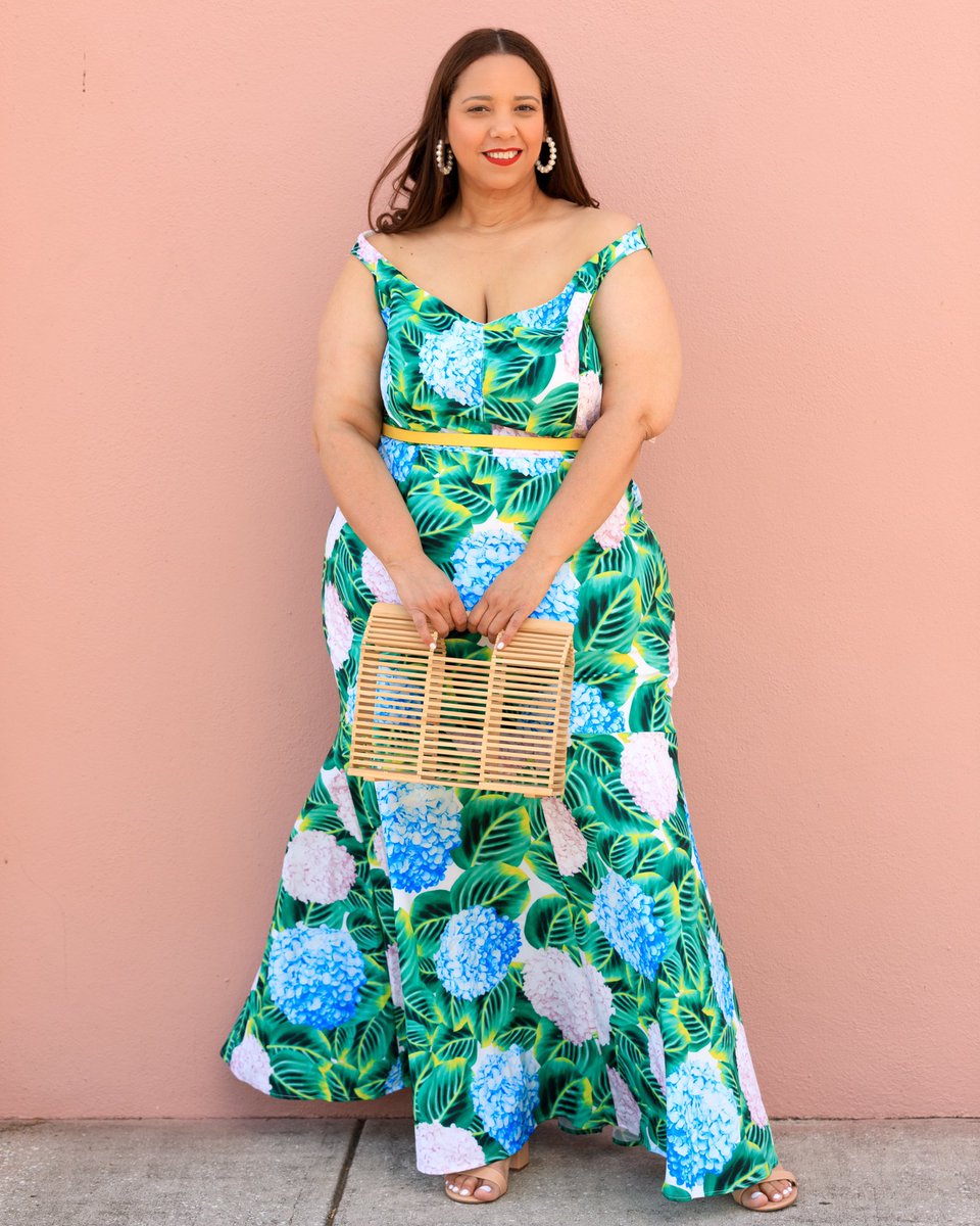 NorysDesign's tweet photo. We love our clients! Check out Tampa Fashion Blogger @estrellafashionreport wearing a dress from our boutique 💛💗💚💙 Gorgeous!! Photo credit 📸 @rominaraggiophotography #weloveourclients #norysdesignboutique #shopping #hydrangeas #tampablogger #tampaboutique #floridablogger https://t.co/RydhMZyOVc