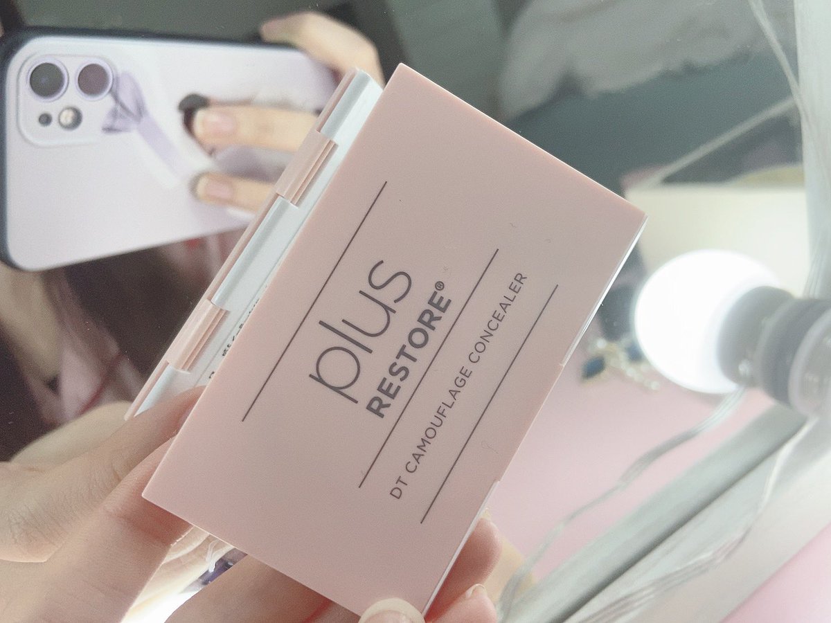 みるくナース 現役美容外科ナースも使ってます 傷跡隠しに圧倒的にオススメなのが プラスリストアのコンシーラーパレット 1000円くらいで美容クリニックに売ってます 眉下切開dt4wで赤み強いけど こんなに隠れる 傷に合わせて色使い分けられる