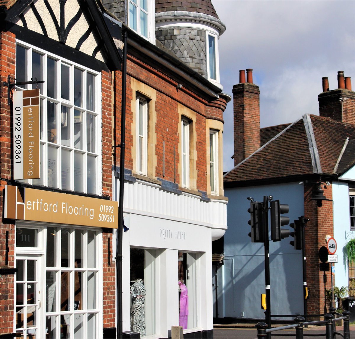 comedyloulou's tweet photo. My 3 fave shops in Hertford.Took this photo back in Feb.Not a fan of uploading and editing but it seems I hv a lot of free time ππ π #hertfordflooring #prettylavish #prelockdown #february #canonphotography #photography #canoneos1200d #streetphotography #mrsastonsphotography https://t.co/qs7m0NspxC