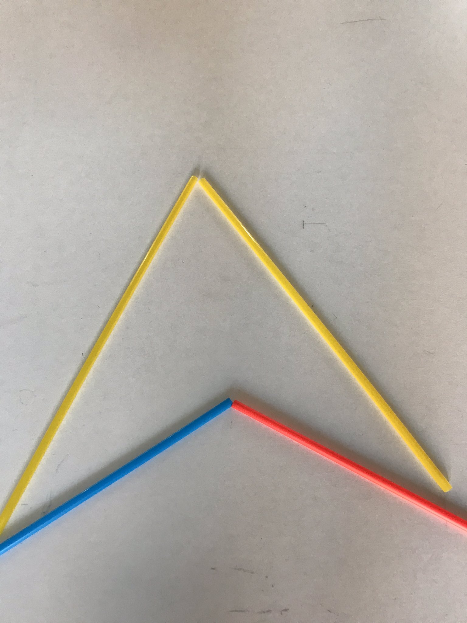 3 pic. @missvirdeerps Scarlett’s had ago at doing quadrilateral shapes watching myminimaths https://t.co/Ke80UUGcEW