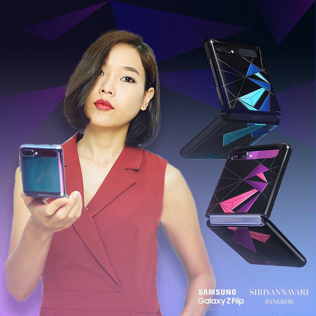 ตอนนี้ Z-Flip หรูและล้ำขึ้นกับ “Galaxy Z Flip x SIRIVANNAVARI BANGKOK Special Case Limited Edition” เคสลายกราฟฟิก ธีมลายนกยูงสัญลักษณ์ของความสง่า แต่ยังอ่อนช้อย ช่วยสะท้อนตัวตนของเราได้ดีกว่าเคย
วางจำหน่ายแล้วที่ Samsung Online Store bit.ly/3bkvDNG  ในราคา 47,900 บาทค่ะ