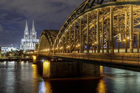 MarjoryPein's tweet photo. As a part of its strategy to become a #smartcity, Cologne is progressively converting its thousand public lighting points to digital and networked lighting https://t.co/reT3jcn1GJ https://t.co/iht5FE0WSb