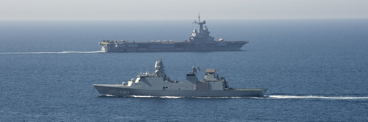 EtatMajorFR's tweet photo. [#Mission_Foch] La frégate 🇩🇰 Niels Juel vient d’intégrer le groupe aéronaval constitué autour du porte-avions Charles de Gaulle. Elle contribue à la protection du #GAN en assurant sa défense aérienne pendant la #Mission_Foch qui se poursuit en Mer du Nord. #LesMissionsContinuent https://t.co/uzzIllpeSC