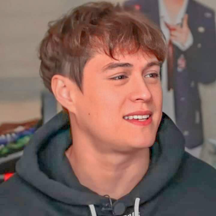 rose20723529's tweet photo. @ABSCBN Walang iba kundi ang King of the Gil lang

#EnriqueGil https://t.co/hHB3Krk9zr