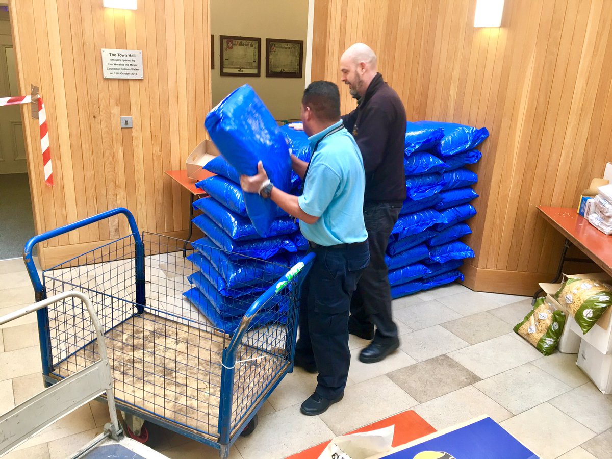 Amazing donations to #Yarmouth #FoodBanks 👏#ThankYou👏 Businesses, suppliers, wholesalers: collection from your premises or a drop-off at the Town Hall ⭐️. *Think* this batch was from our neighbours over at <a href="/PastaFoods/">Pasta Foods</a>. Contact details in thread, below —> 

#SupportYourCommunity