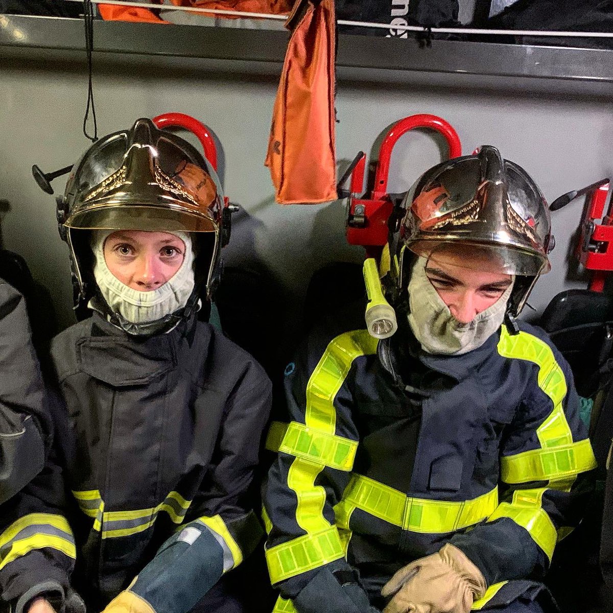 PompiersDigne's tweet photo. • Même durant cette période de #crisesanitaire les sapeurs-pompiers de Digne-les-bains réalisent leurs missions courantes avec #abnégation. 👏🏻👊

Bon courage à eux ! 💪🏻 @fromont_jean @Pompiers04 https://t.co/hv4uNP72DI