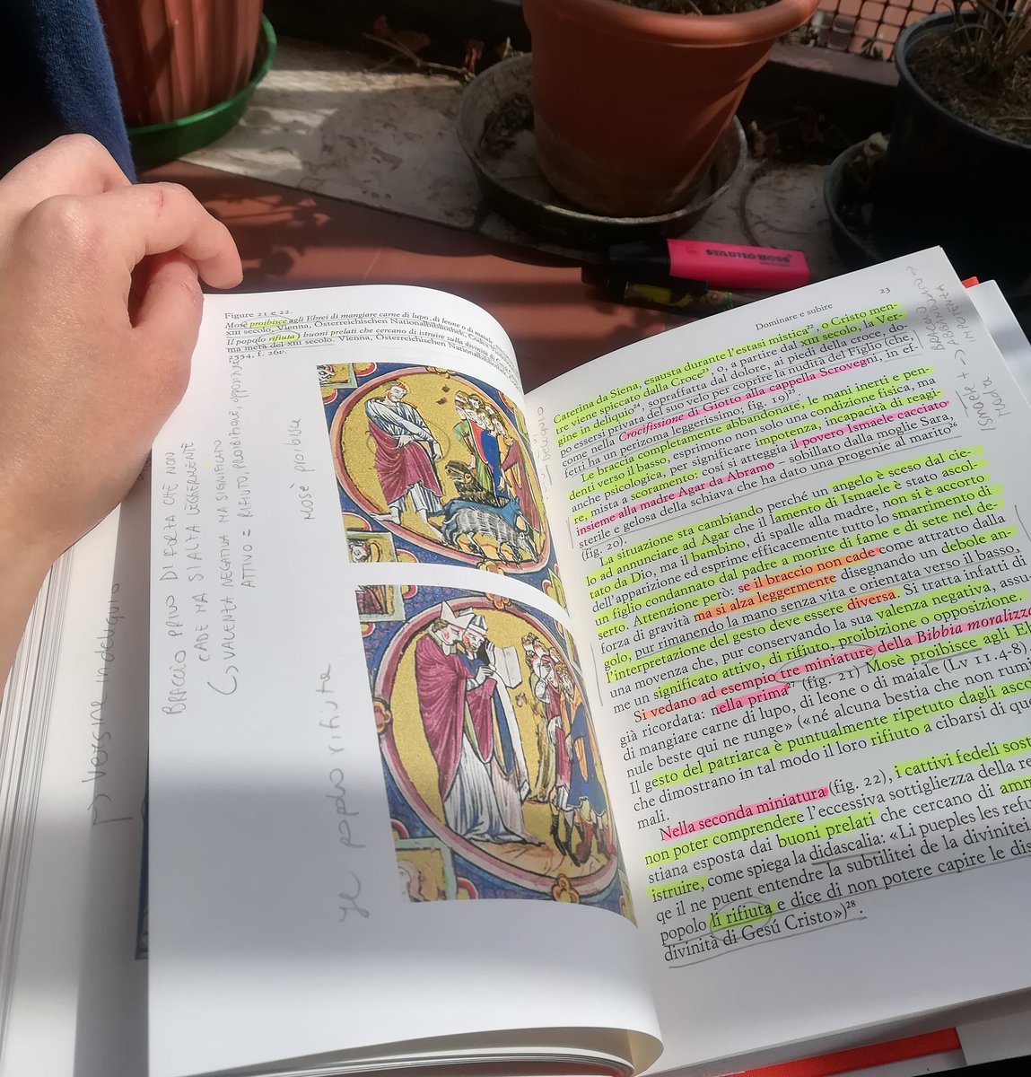_Allylu's tweet photo. Chiara Frugoni, Pillole iconografiche dal Medioevo e balconcino. #Vitamonastica https://t.co/3tPxzPBeMl