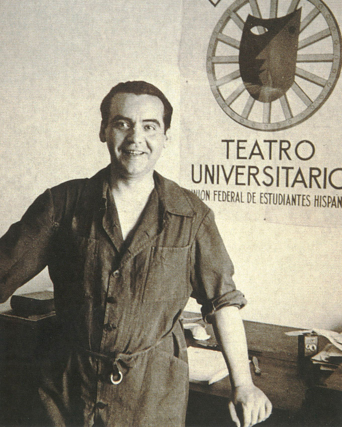 CentroFGL's tweet photo. #diamundialdelteatro #DiaInternacionalDelTeatro 
"Tengo un concepto del teatro en cierta forma personal y resistente. El teatro es la poesía que se levanta del libro y se hace humana. Y al hacerse humana, habla y grita, llora y se desespera." Federico García Lorca https://t.co/TynnLnRLzu