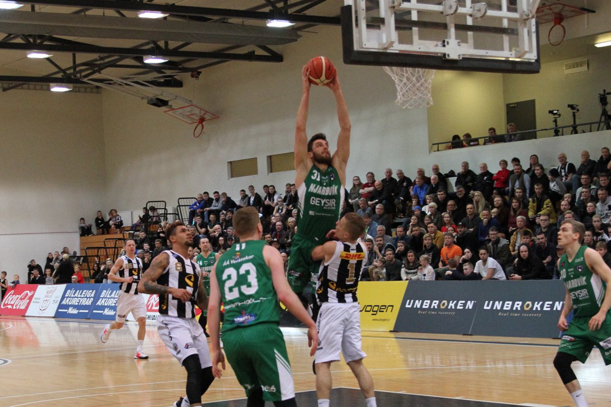 Okkar manni .<a href="/Matasovic31/">Mario</a> líður vel í Njarðvík og sagði Ljónin hafa verið að smella vel saman um það leyti sem leiktíðin rann út í sandinn... #korfubolti  umfn.is/mario-lidur-ei…