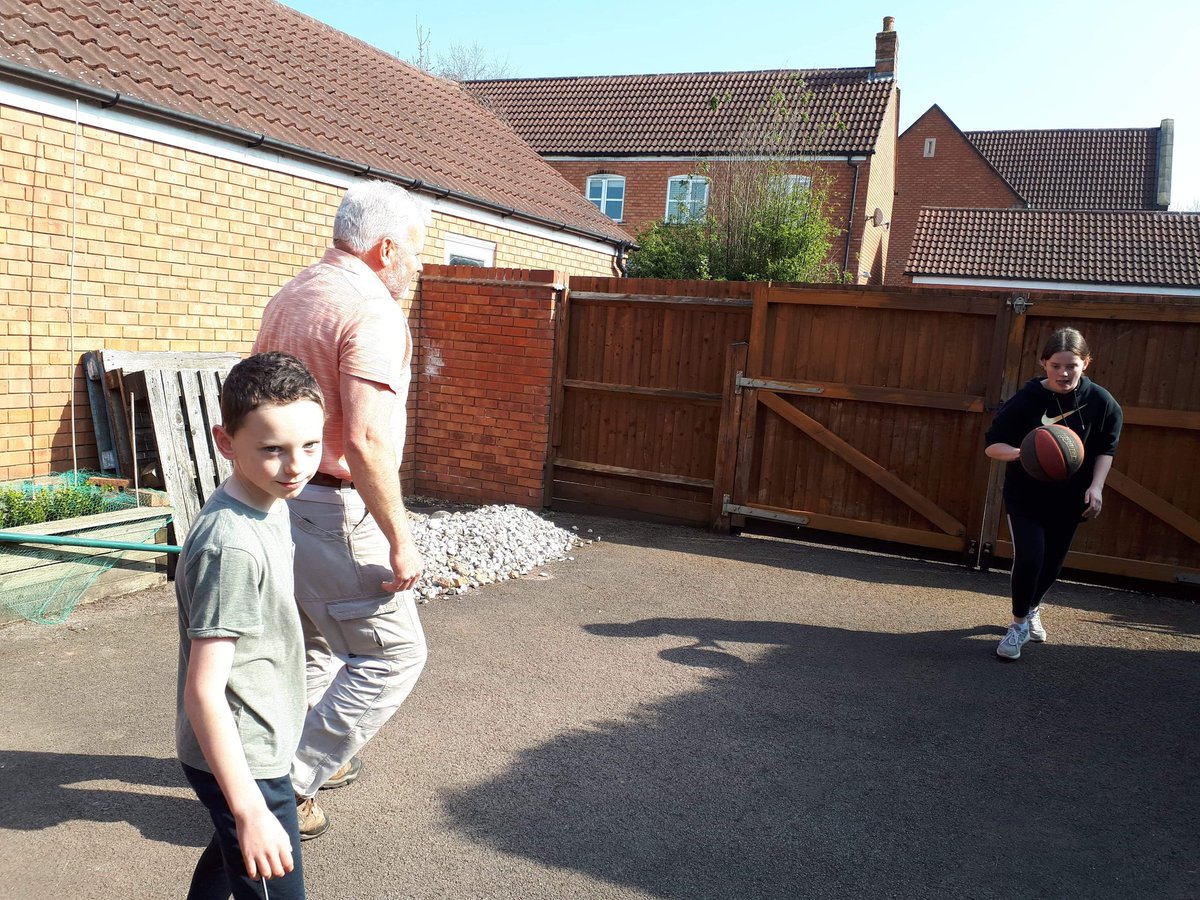 policefoxlyn's tweet photo. @4EB_LPS Family basketball for our PE session today! https://t.co/lhxsqjNg5c