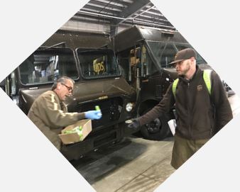 upsthutson04's tweet photo. Masters Division- Keeping our employees safe throughout the Division. Augusta hands out gloves and Gainesville hands out hand sanitizer. #MastersSafety #LiveSafely #upsproud https://t.co/tV1CWdH9jw