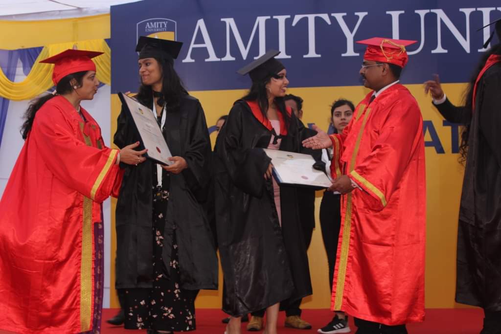 noidaagbs's tweet photo. #BBA (2016-10) #MBA (2017-19) Students were conferred their Degrees during Convocation 2019. #AGBS #Noida #Amity
#convocation2019 #campuslife #agbsnoida #bba #mba #admissions2020 #Campus https://t.co/7DGtdkZ3C1