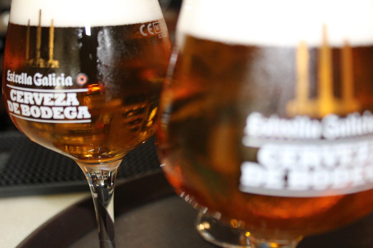 ConAcentoResto's tweet photo. Hoy no nos la podemos tomar juntos. Pero como así todos estaremos mejor lo hacemos a gusto. Un brindis desde casa! Ya tendremos tiempo de disfrutarlas juntos! #QuedateEnCasa https://t.co/PDTmzE3Vzu