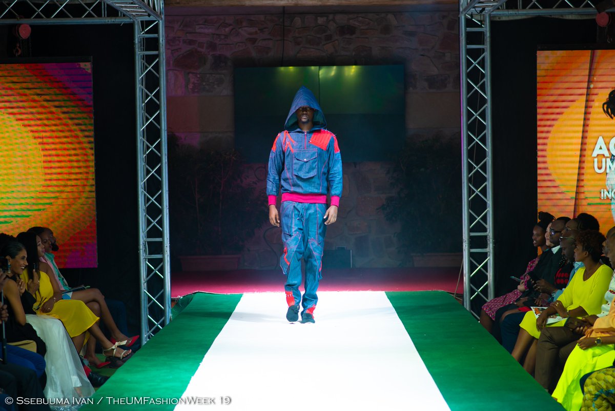 Agence_Umuringa's tweet photo. Kevin Fleury on runway at #TheUFW2019 in Papino Creations from Senegal.
M.U.A: Linka Make Up
Photographer: Ivan Ssebuuma
#theumfashionweek2019 #burundiDrapeau du Burundi #burundi #burundifashion #burundifashionweek #fashionweek #runway #models #runwaymodel #scoutmodel https://t.co/LHTKU6Vy7n