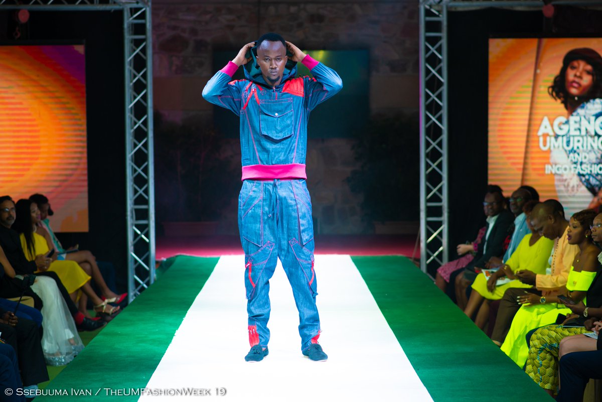 Agence_Umuringa's tweet photo. Kevin Fleury on runway at #TheUFW2019 in Papino Creations from Senegal.
M.U.A: Linka Make Up
Photographer: Ivan Ssebuuma
#theumfashionweek2019 #burundiDrapeau du Burundi #burundi #burundifashion #burundifashionweek #fashionweek #runway #models #runwaymodel #scoutmodel https://t.co/LHTKU6Vy7n