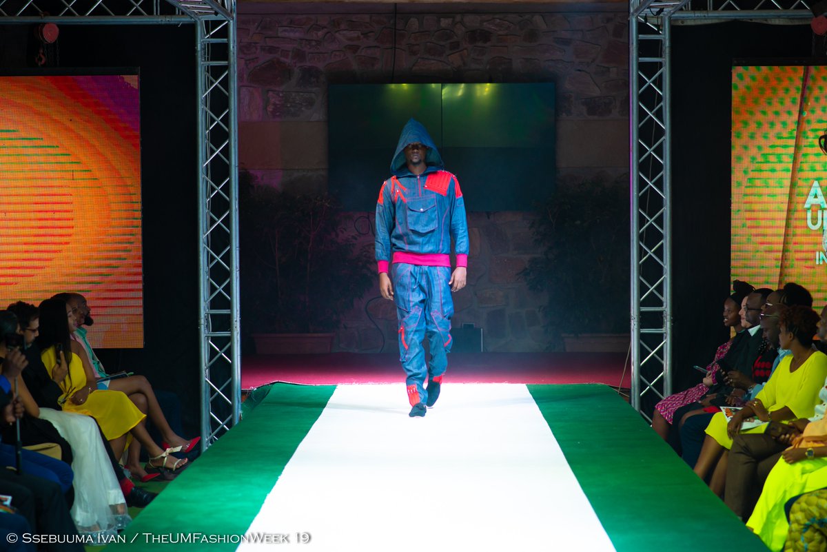Agence_Umuringa's tweet photo. Kevin Fleury on runway at #TheUFW2019 in Papino Creations from Senegal.
M.U.A: Linka Make Up
Photographer: Ivan Ssebuuma
#theumfashionweek2019 #burundiDrapeau du Burundi #burundi #burundifashion #burundifashionweek #fashionweek #runway #models #runwaymodel #scoutmodel https://t.co/LHTKU6Vy7n
