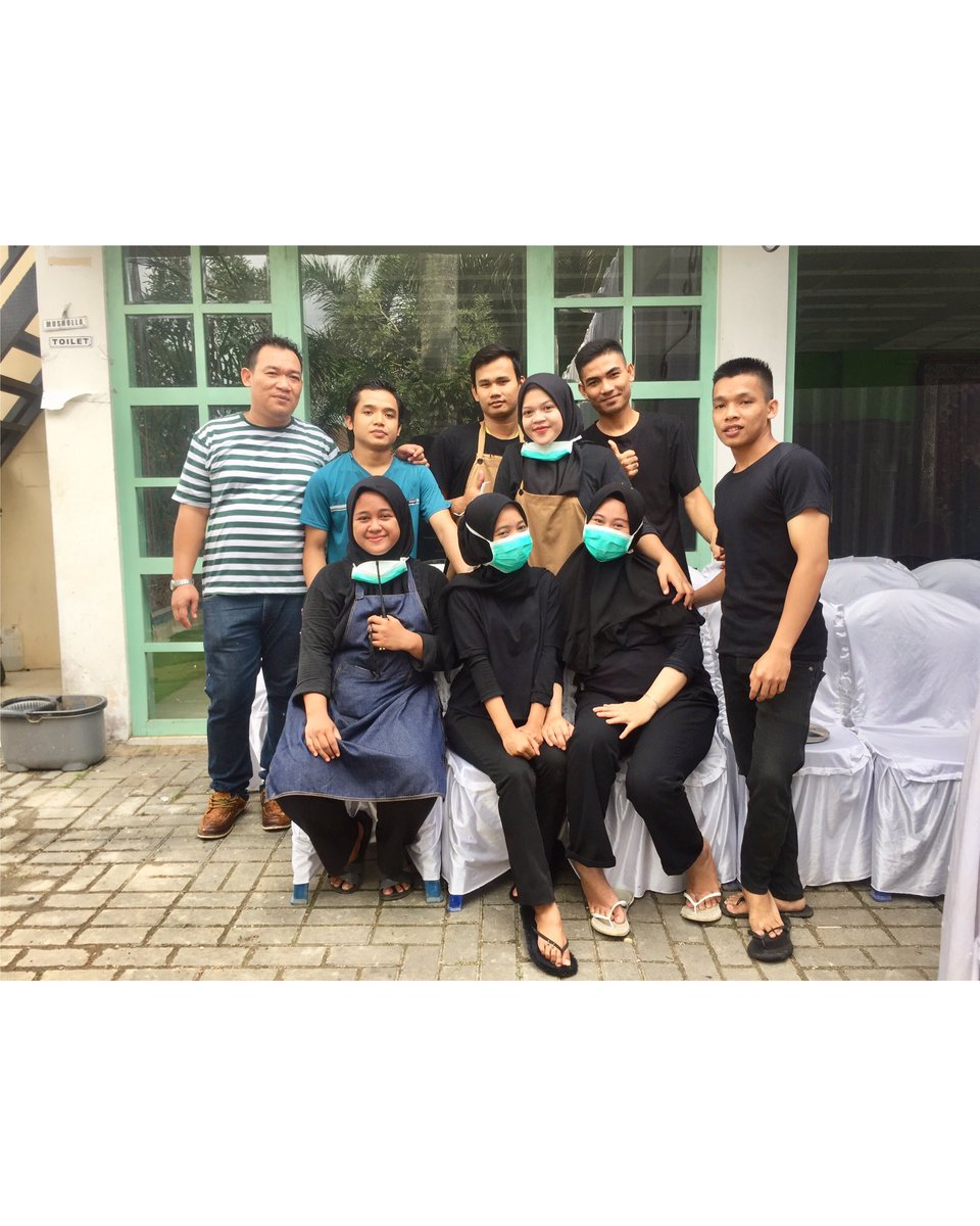 PutriNH01's tweet photo. After 1000pax😅✌🏻👩🏻‍🍳👨🏻‍🍳 https://t.co/Fdo4PLWFHG