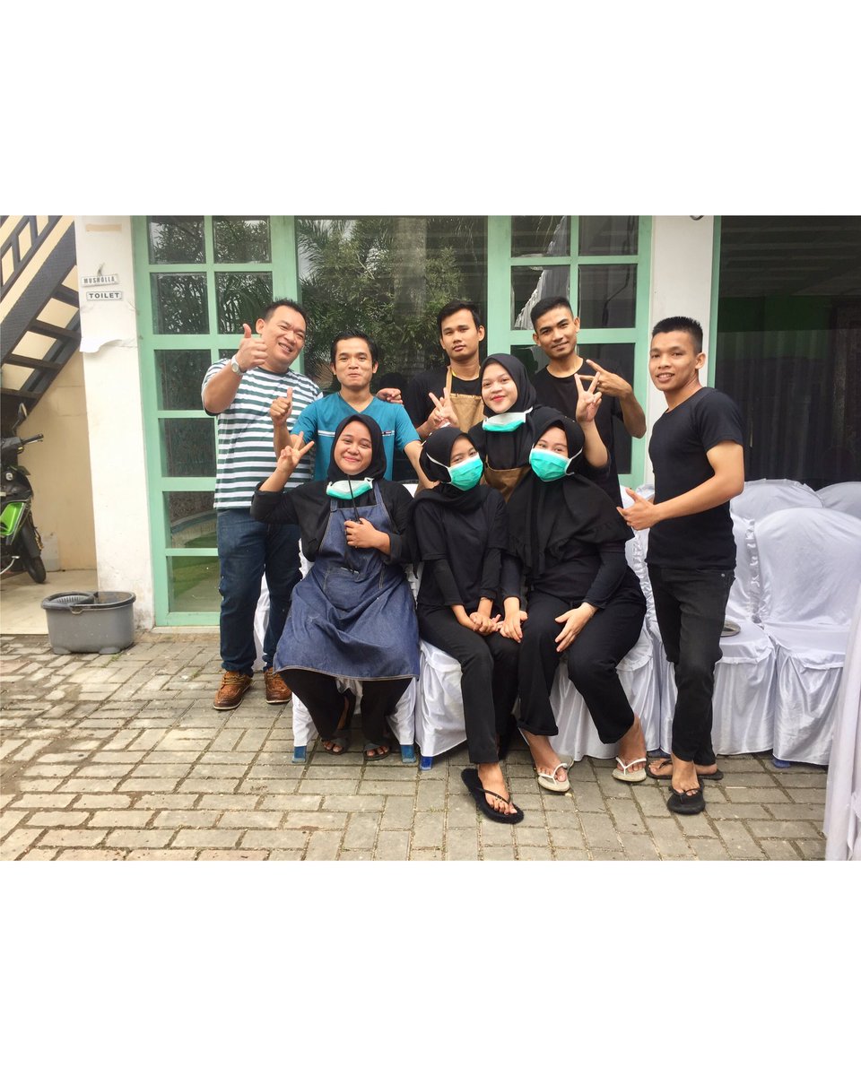 PutriNH01's tweet photo. After 1000pax😅✌🏻👩🏻‍🍳👨🏻‍🍳 https://t.co/Fdo4PLWFHG