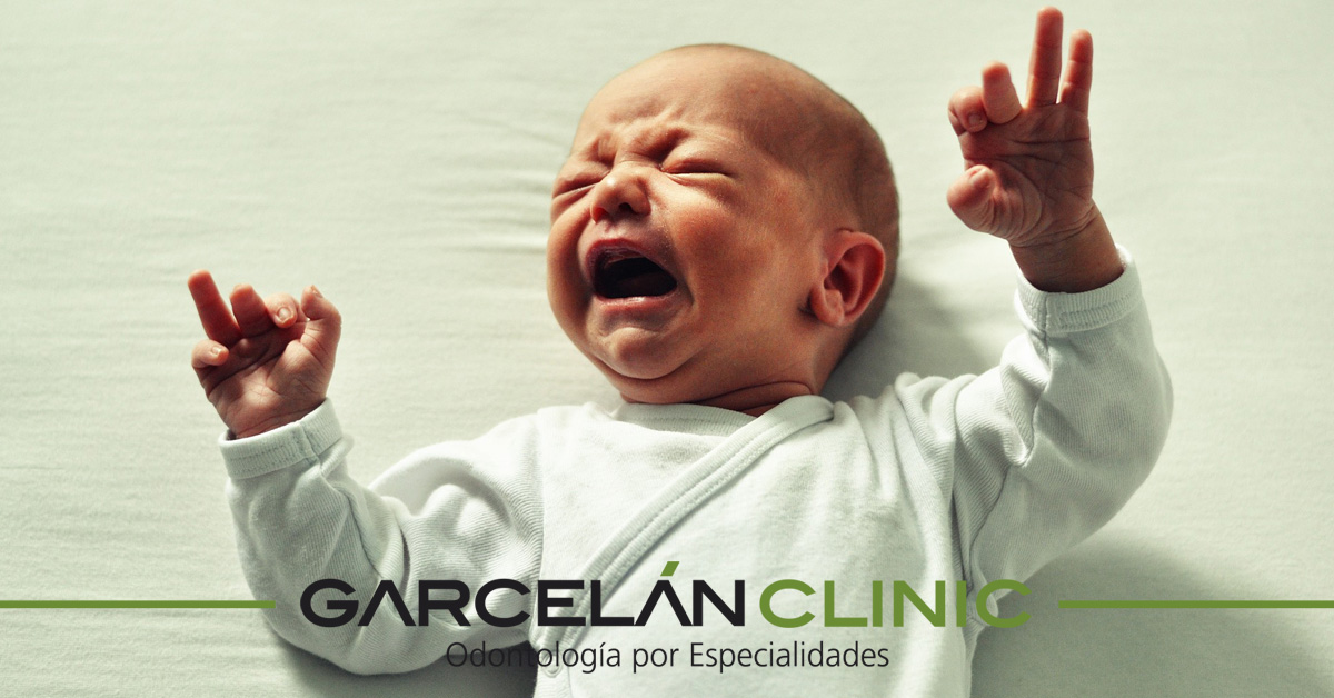 GarcelanClinic's tweet photo. ¿Le están saliendo sus primeros dientes a tu bebé y te preocupa un poco porque tiene molestias? ¡Tranquilidad! Hay cosas muy sencillas que puedes hacer para aliviarlo: https://t.co/6xXL53fzXd https://t.co/5zsNPKBHgE
