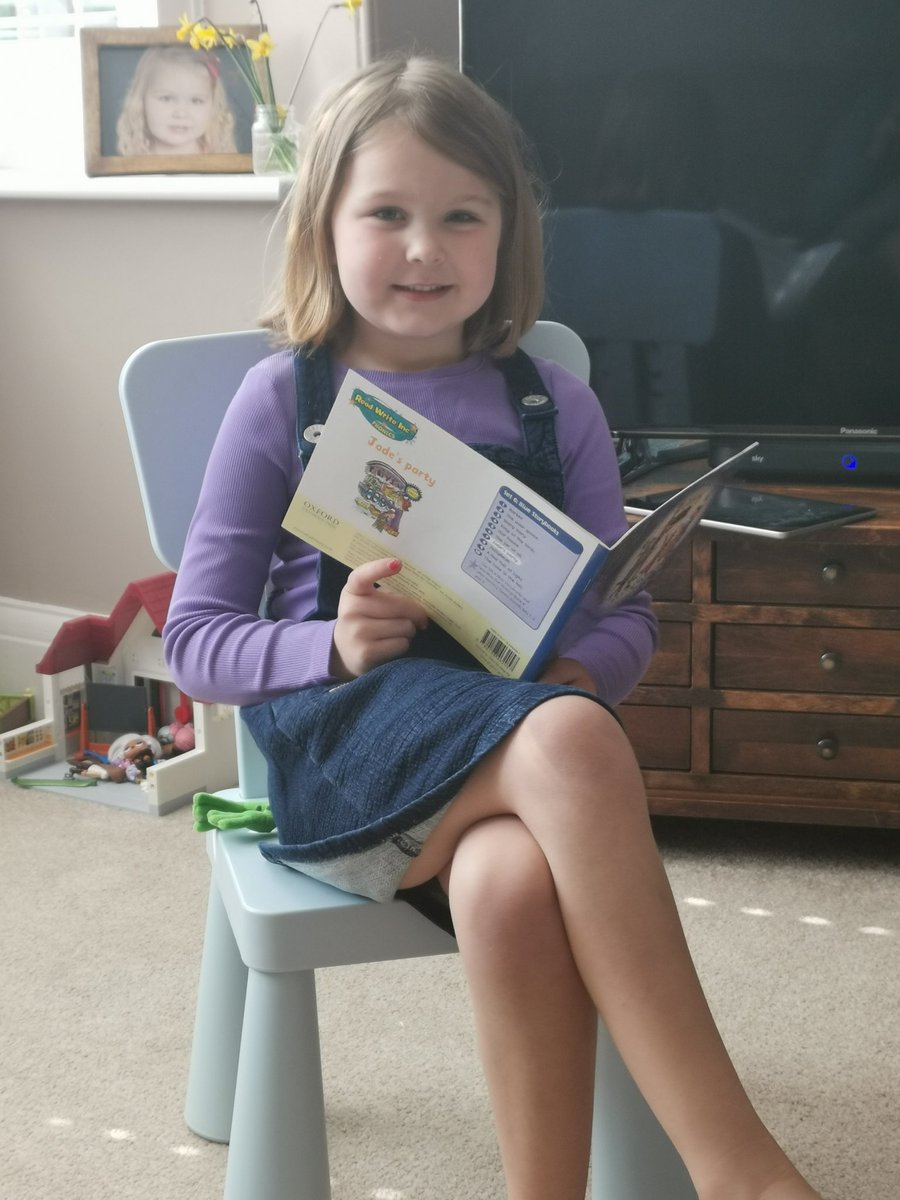 Mr_Steadman's tweet photo. It's daddy day care today. I think Pearl is regretting asking the question...'Can we do more writing and RWI after our walk?' @RuthMiskinEdu @olasjprimary https://t.co/seSjtoFk0T