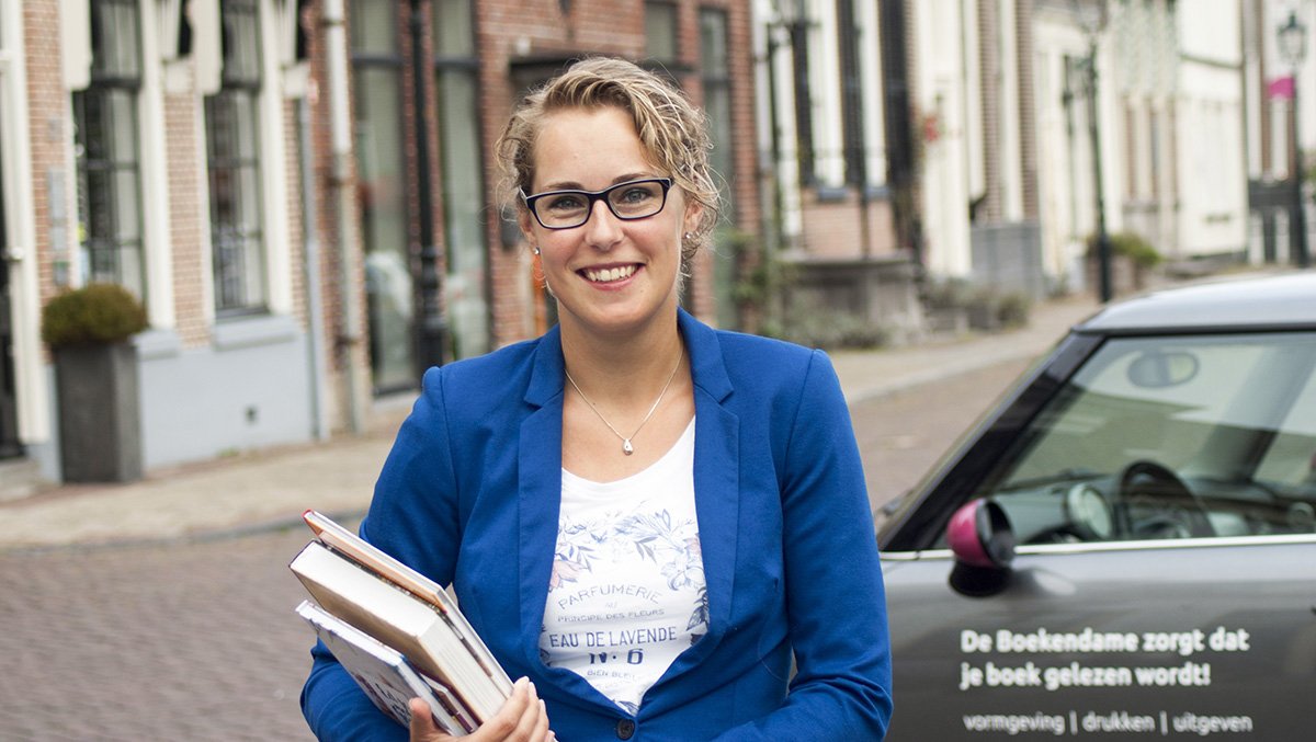 deBoekendame's tweet photo. Hulpactie: Gratis je eigen boek uitbrengen. Speciaal voor mensen die nu eenzaam zijn of juist een enorm hectisch leven hebben, heb ik een hulpactie bedacht om mensen te stimuleren te gaan schrijven. Lees alles op https://t.co/UZSUFZJSHR https://t.co/xXKonGlk2E