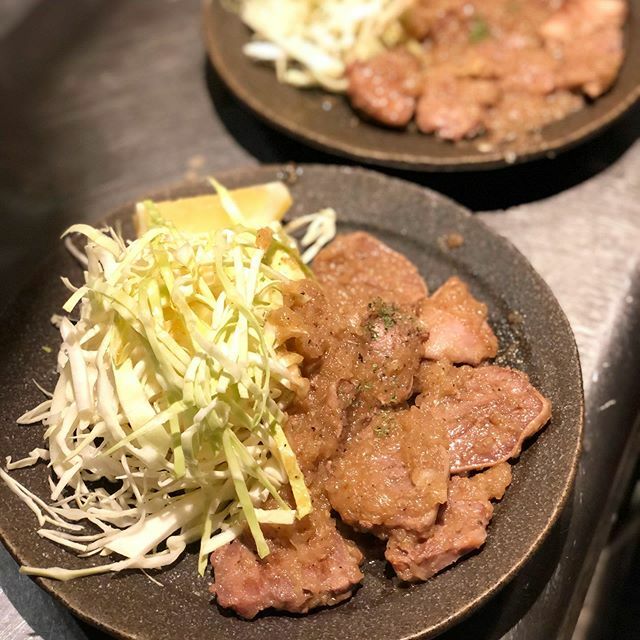 CARBONオープンしております。

本日は通常通り営業致しております。
定食もありますよー！！
今夜もご来店お待ちしております。

また明日、明後日は臨時休業となります。
大変ご迷惑をお掛け致しますが何卒宜しくお願い致します。

#carbon_tokyo
#隠れ家バー