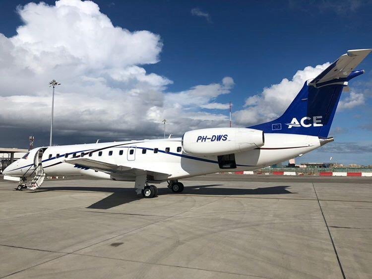 Gibdan1's tweet photo. #Embraer ERJ-135LR PH-DWS @Jet_Netherlands in Gibraltar. Photo by @Ethan27Ferro #potn #AvGeek #avgeeks #planespotting https://t.co/QERX1AJpUn
