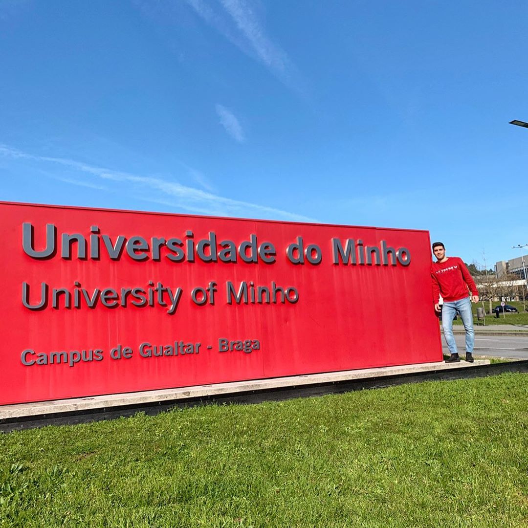 unitorvergata's tweet photo. 🌍 #abroadUTV presenta:
.
Luca studente di Management a Economia Tor Vergata ha studiato per 6 mesi a Braga presso l'Universidade do Minho @UMinho_Oficial 🇵🇹 grazie al programma Erasmus+!
.
#unitorvergata #torvergatauniversity #erasmus #uminho #uminhobraga #university #torvergata https://t.co/v1KYYyVtQm
