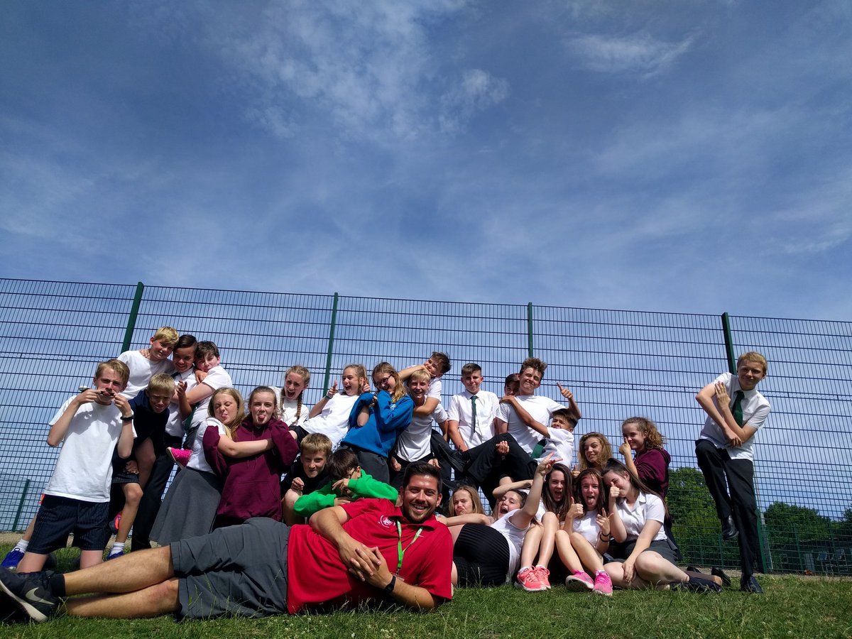 KJARComputing's tweet photo. @KJARClassof2020 @KJARPESPORT Here is a picture of Ross with his year 8 form 👍 https://t.co/HqQpxAJIcz