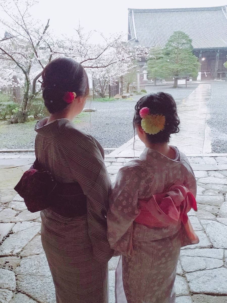 雨と桜と京都🌸
kimono-koto.com/okyakusama/237…

#京都 #四条烏丸 #着物 #着物レンタル #和服 #浴衣 #浴衣レンタル #京都着物レンタル #そうだ京都行こう #夜遅くまで #22時迄 #夜10時迄 #六孫王神社 #桜 #雨 #傘 #蹴上インクライン #伏見稲荷大社 #kyoto #shijokarasuma #kimono #yukata #rental #koto