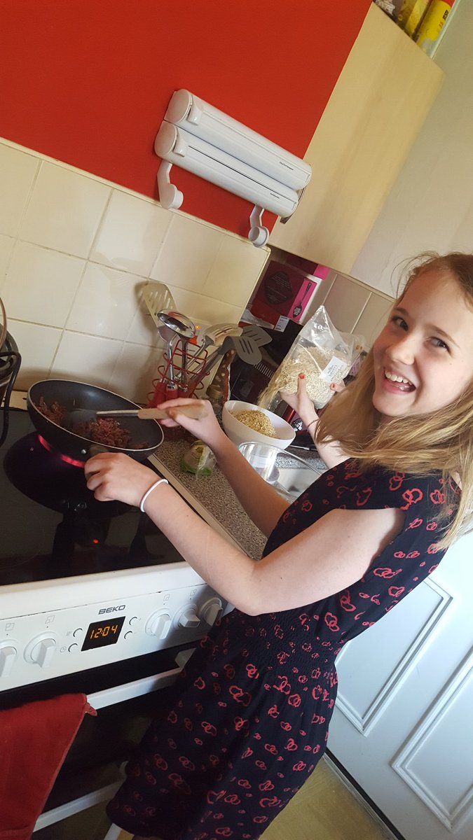 @yr6melthamce so were cooking burritos as thats all we have in lol #cooking #spendingtimetogether
