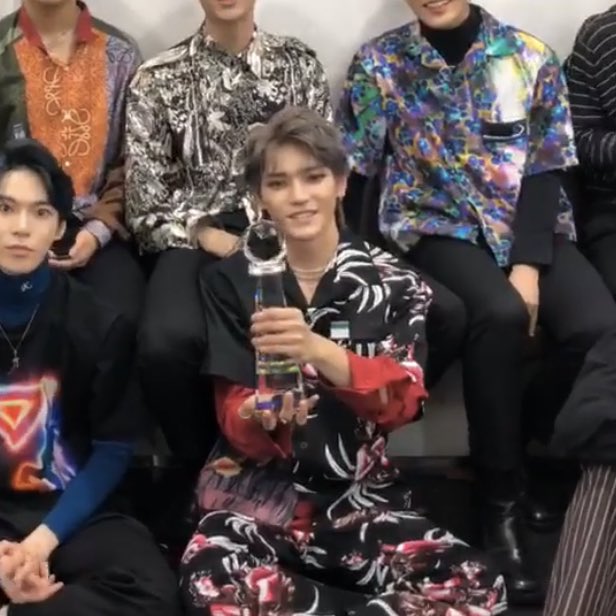 touchnct's tweet photo. regular win on music bank and now kick it 1st win on music bank 💚 #KickIt1stwin https://t.co/O5vgqVCJJa