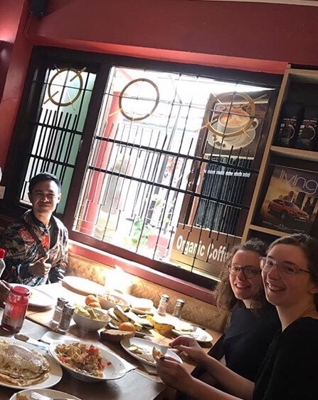 dimurdani's tweet photo. Saya bersama 2 gadis Jerman. Kami sama2 berada di Nepal karena #lockdown . Selama lockdown kami memasak bersama di hotel. Dan ini foto terakhir kami lunch bersama, karena kemaren gadis Jerman ini sudah dipulangkan oleh Pemerintahnya bersama orang Jerman lainnya. https://t.co/SCyTPwlUXs